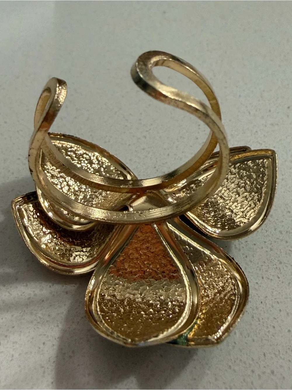 N/A elegant gold